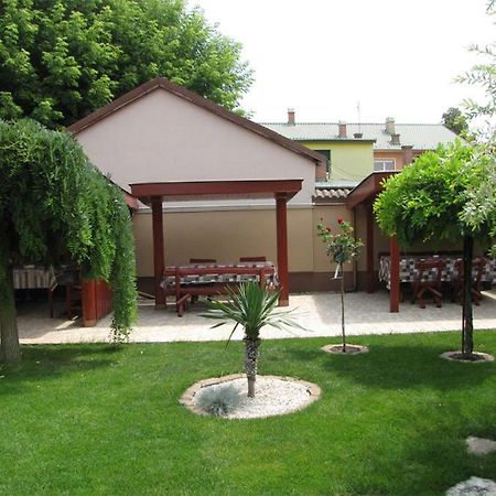 Szegfu Apartman Βίλα Hajdúszoboszló Εξωτερικό φωτογραφία