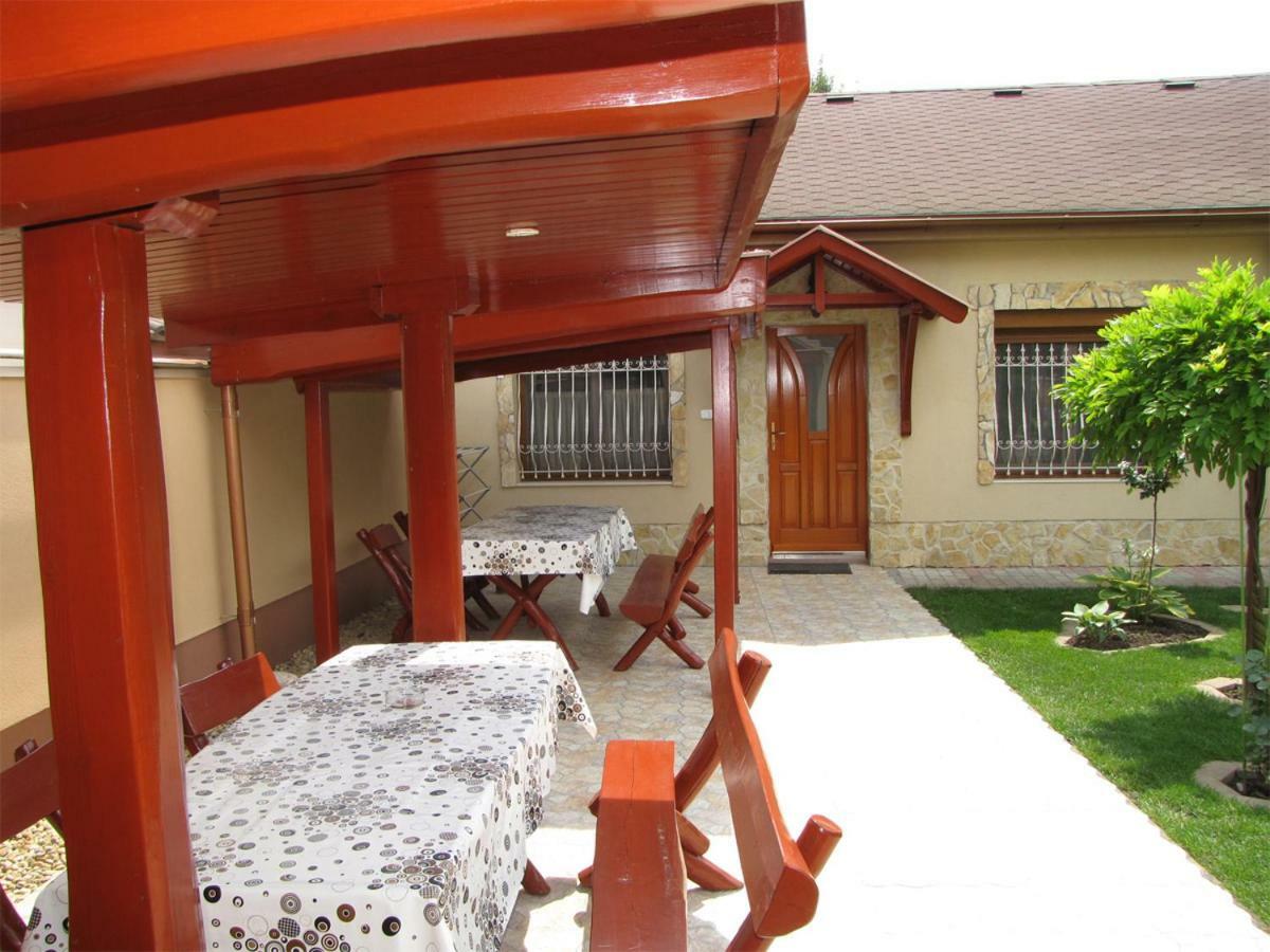 Szegfu Apartman Βίλα Hajdúszoboszló Εξωτερικό φωτογραφία