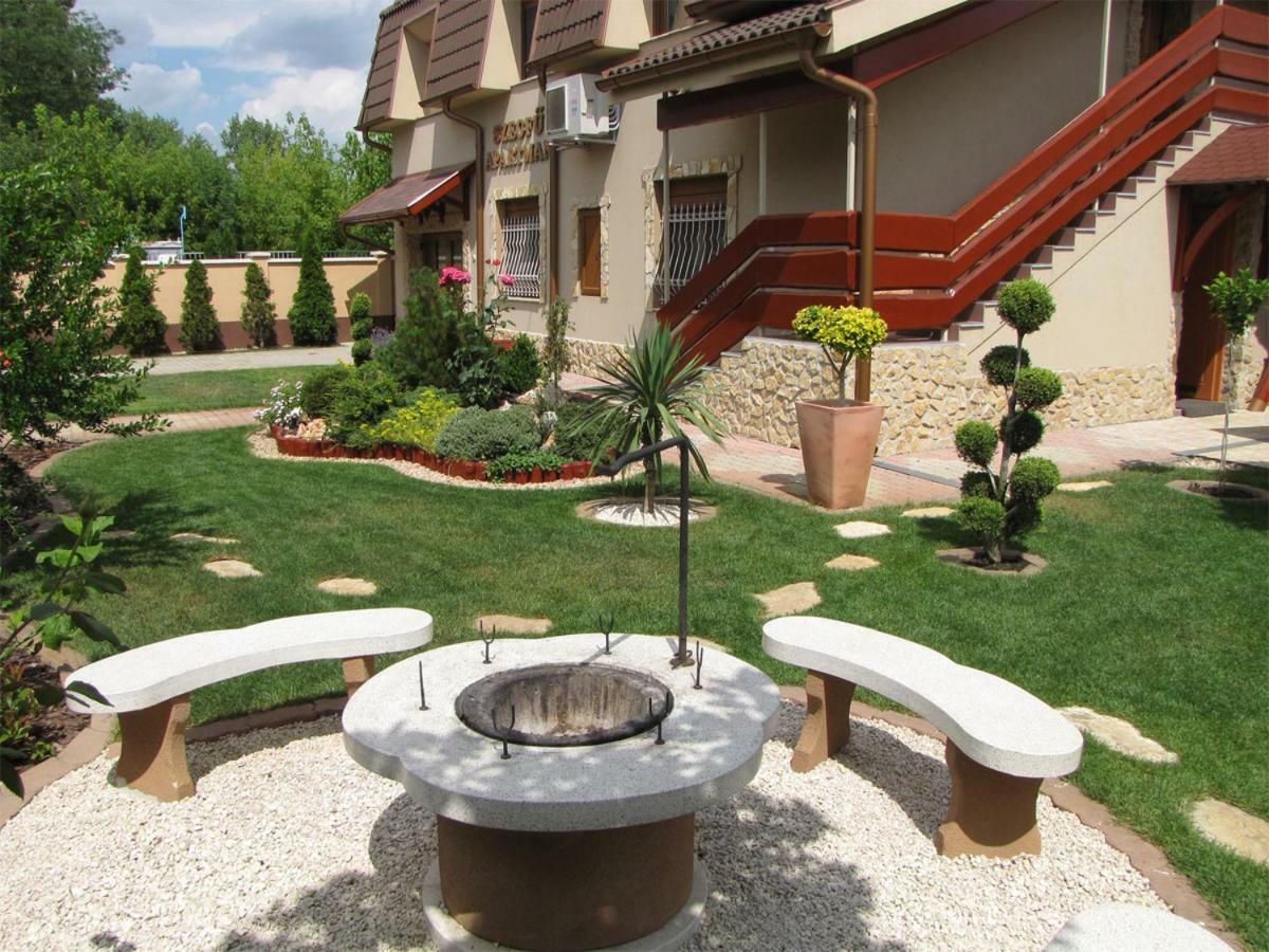 Szegfu Apartman Βίλα Hajdúszoboszló Εξωτερικό φωτογραφία